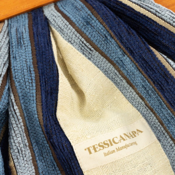 maxi bag frida blu in canapa dettaglio con legno