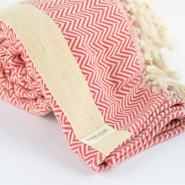 dettaglio coperta plaid in cotone e canapa rossa